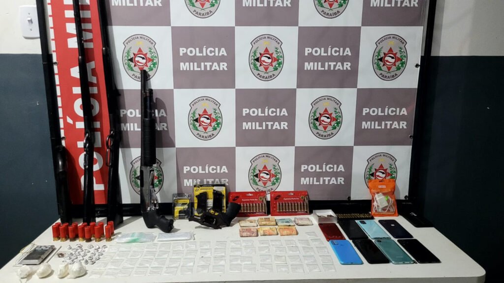 Polícia Militar prende dois suspeitos e apreende quatro armas de fogo durante operação em Sapé
